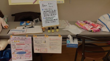 ニコさんのフリーマーケットでハンドマッサージ